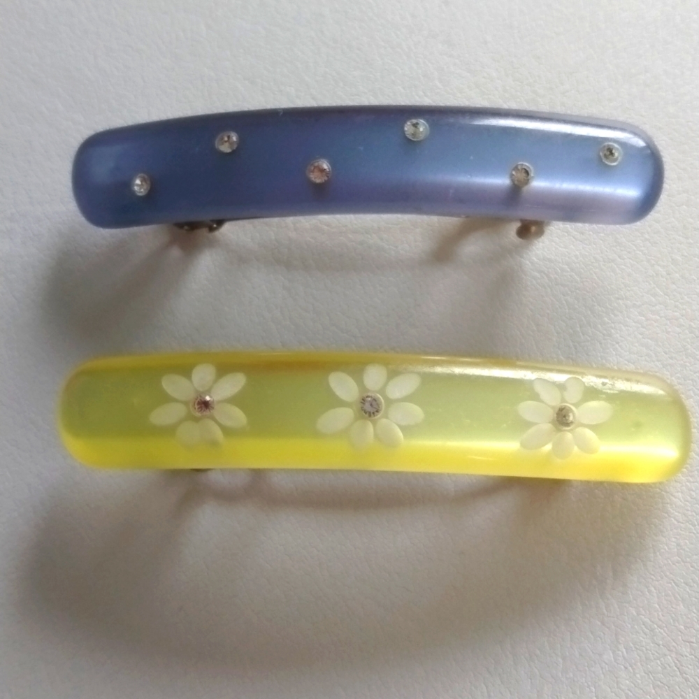 Hair accessories acrylic barrettes yellow and blue, made in France.